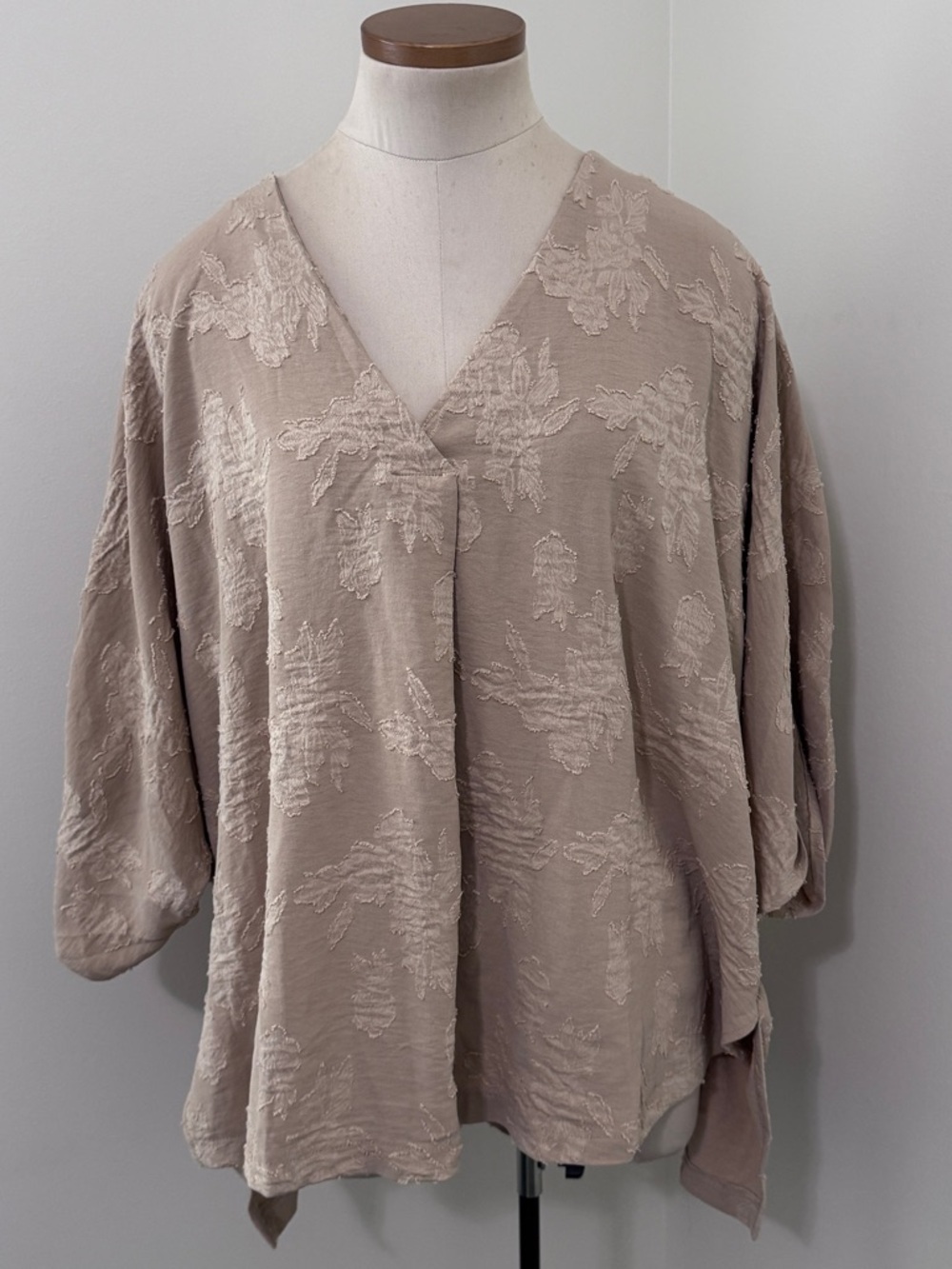 UMGEE Womens Large Beige Floral Jacquard Oversized Poncho Top Blouse‎ K9176